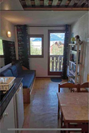 studio à la station VAL FREJUS avec un balcon